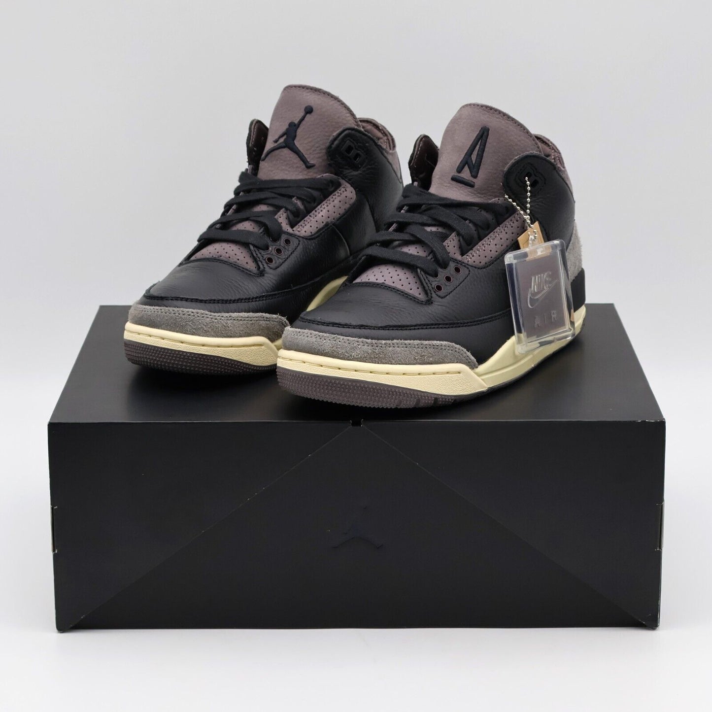 Air Jordan 3 "Black" de JORDAN x A Ma Maniere