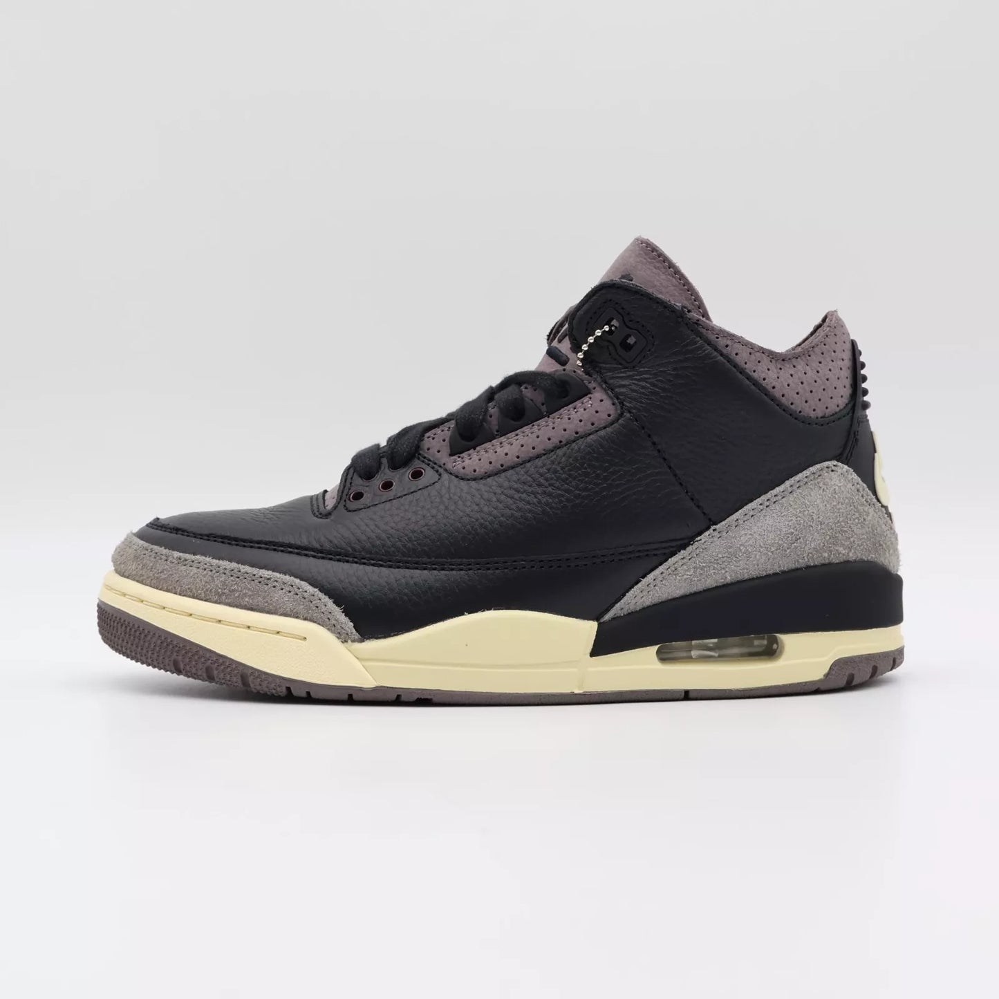 Air Jordan 3 "Black" de JORDAN x A Ma Maniere